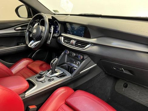 Used 2022 Alfa Romeo Stelvio Veloce image 19