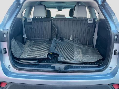 Used 2021 Toyota Highlander LE image 25