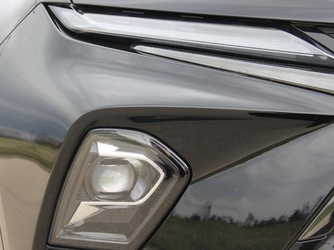 Certified 2023 Chevrolet Blazer RS w/ Driver Confidence II Package image 9