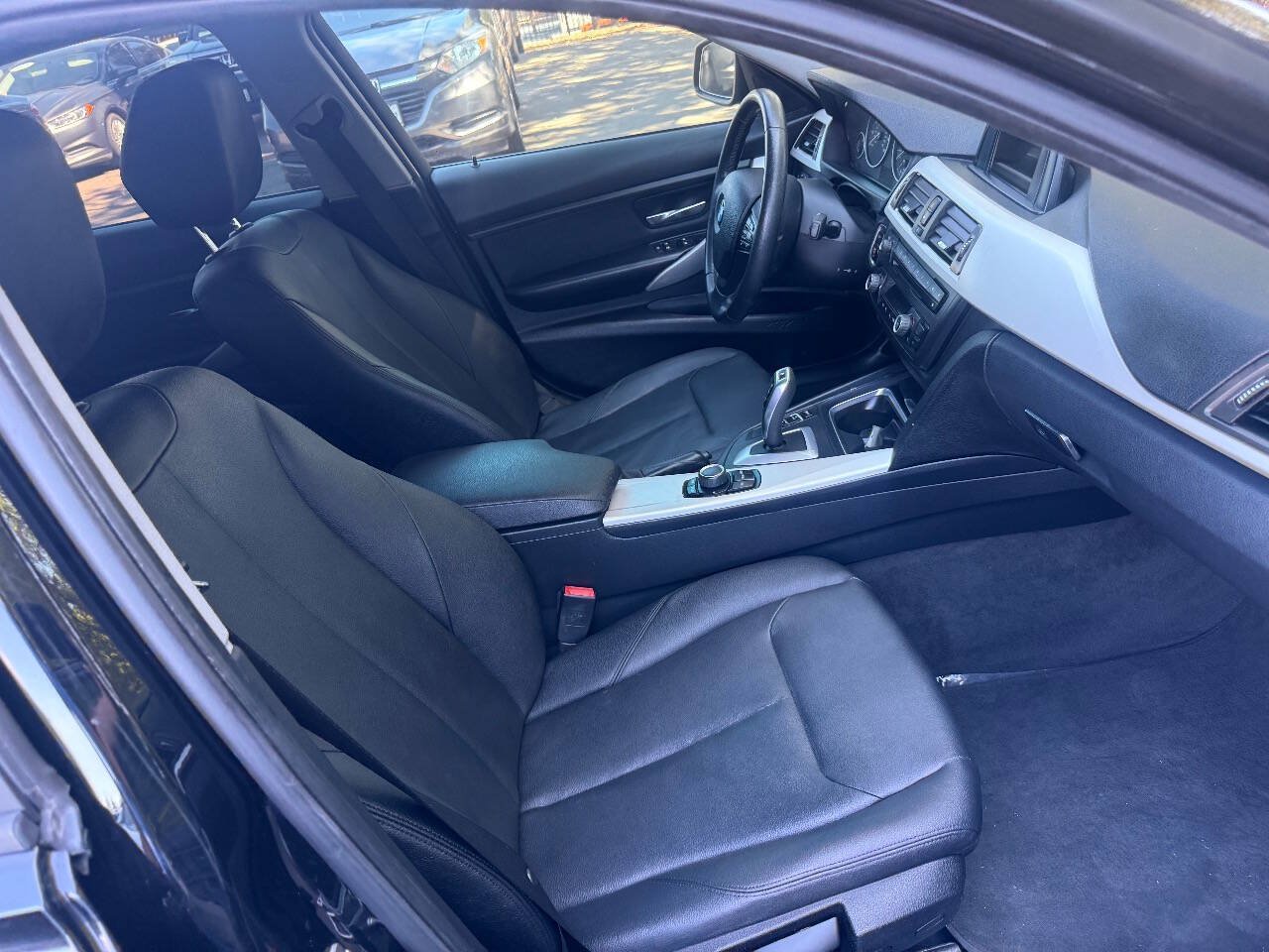 Used 2013 BMW 320i Sedan RWD image 14
