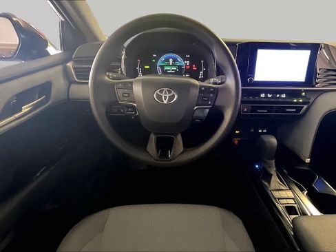 Used 2026 Toyota Camry LE w/ Convenience Package FWD image 5