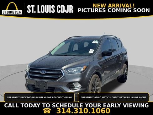 Used 2018 Ford Escape SE w/ SE Sport Appearance Package FWD image 1