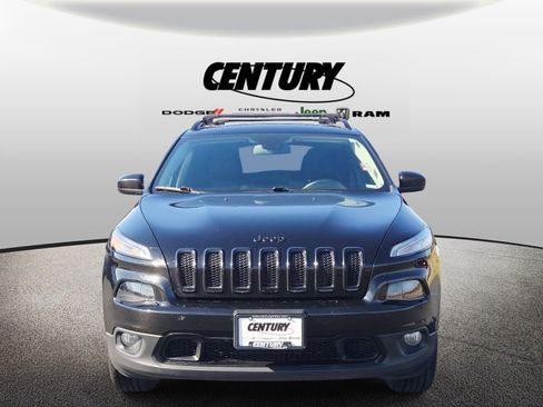 Used 2018 Jeep Cherokee Latitude w/ Altitude Package image 9