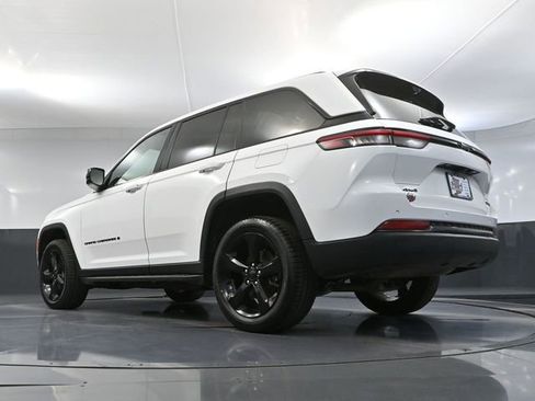 Used 2024 Jeep Grand Cherokee Limited w/ Luxury Tech Group II AWD/4WD image 54