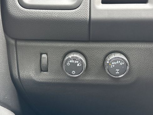 Used 2022 Chevrolet Colorado LT w/ Safety Package image 39