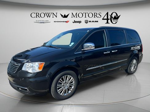 Used 2015 Chrysler Town & Country Touring-L w/ Trailer Tow Group FWD image 4