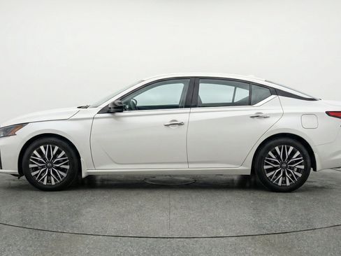 Used 2025 Nissan Altima 2.5 SV FWD image 5