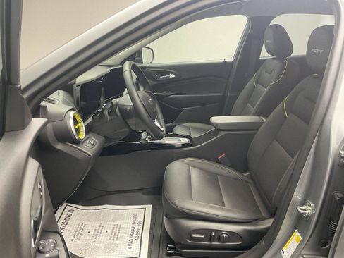 Certified 2025 Chevrolet Trax ACTIV FWD image 12