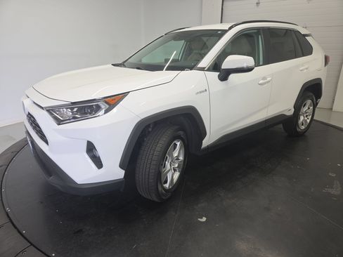 Used 2021 Toyota RAV4 XLE AWD/4WD image 3