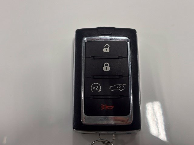 Used 2024 Jeep Grand Cherokee Limited w/ Trailer Tow Package AWD/4WD image 9