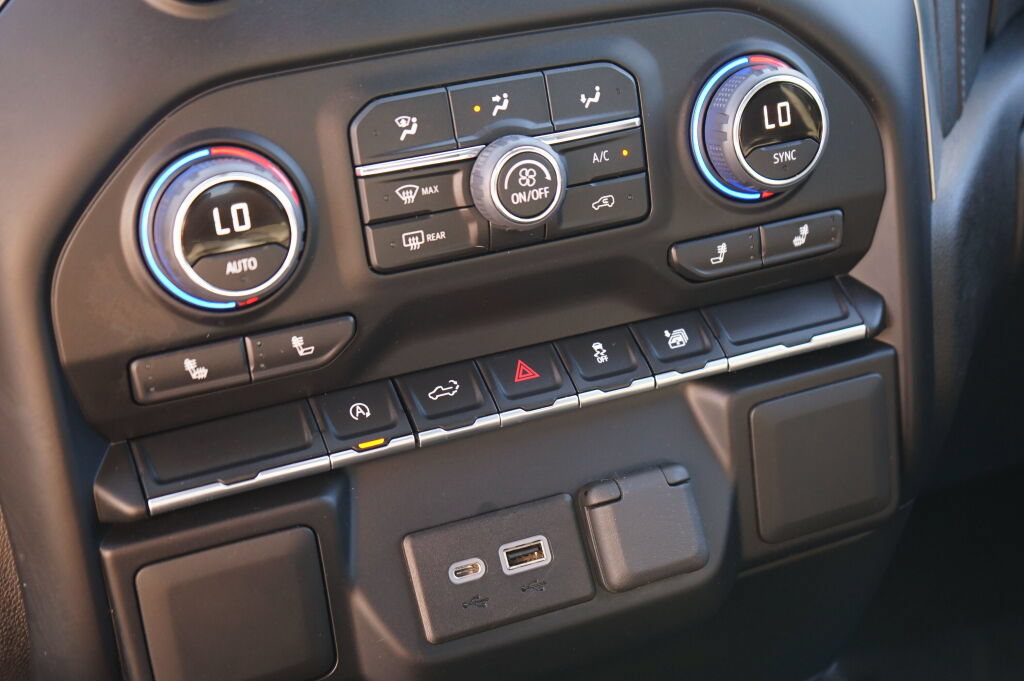 Used 2022 Chevrolet Silverado 1500 LT AWD/4WD image 19