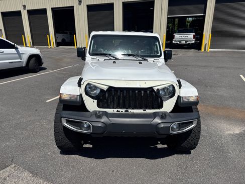 Used 2018 Jeep Wrangler Unlimited Sahara w/ Cold Weather Group AWD/4WD image 2
