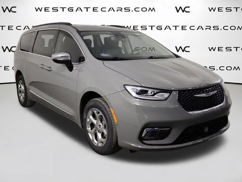 Used 2023 Chrysler Pacifica Limited w/ Uconnect Theater Family Group AWD/4WD image 47