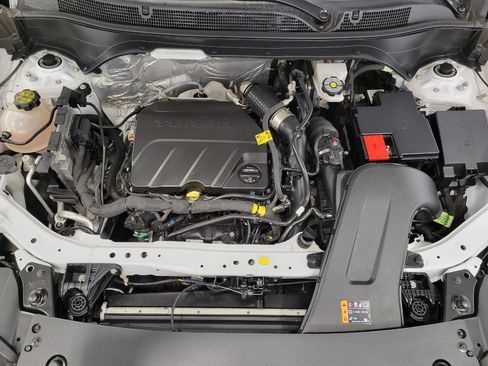 Used 2024 Chevrolet Trax LS w/ LS Convenience Package FWD image 8
