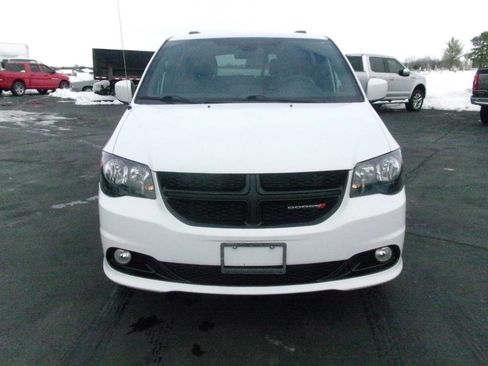 Used 2018 Dodge Grand Caravan SXT w/ Driver Convenience Group image 3