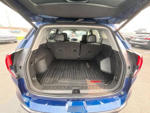 Used 2022 GMC Terrain SLT w/ Infotainment Package II FWD image 8