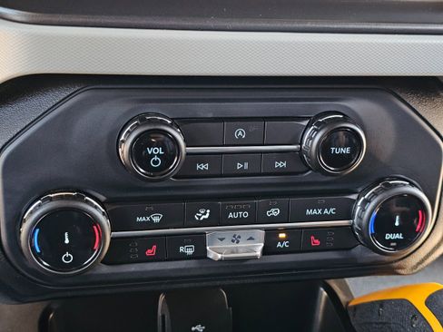 Used 2022 Ford Bronco Badlands w/ Sasquatch Package image 39