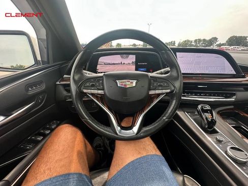 Used 2021 Cadillac Escalade Premium Luxury AWD/4WD image 34