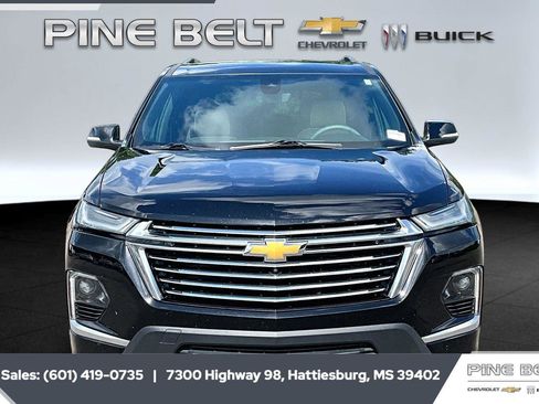 Used 2022 Chevrolet Traverse Premier FWD image 3
