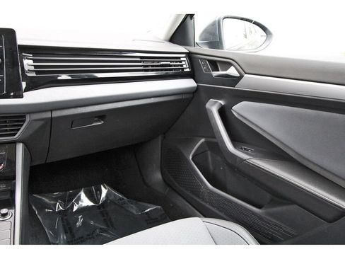 Used 2025 Volkswagen Jetta SE w/ Sunroof Package FWD image 10