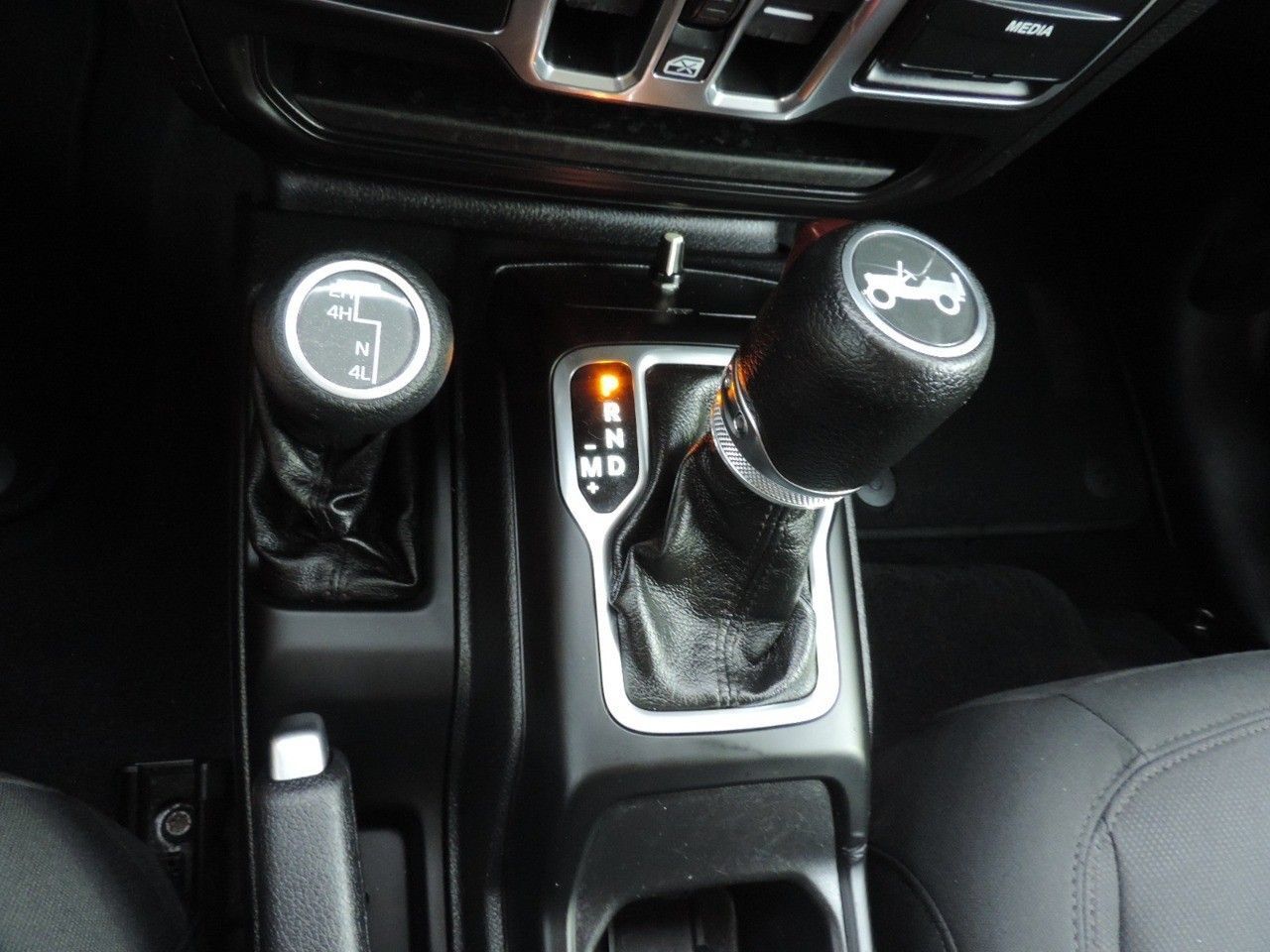 Used 2018 Jeep Wrangler Unlimited Sport S AWD/4WD image 24