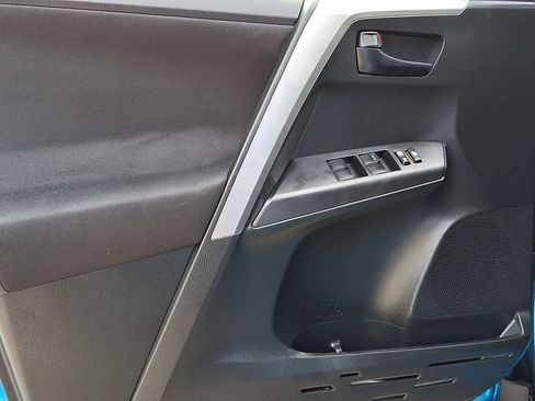 Used 2016 Toyota RAV4 LE AWD/4WD image 14