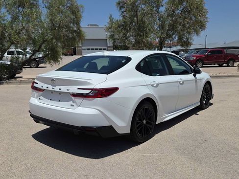 Used 2025 Toyota Camry SE FWD image 8