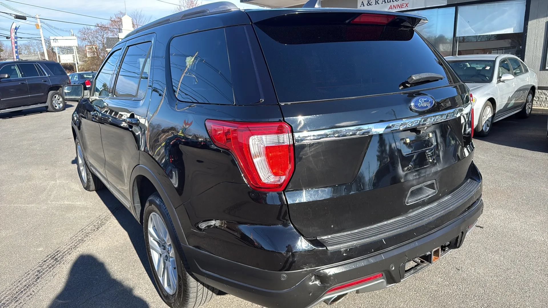Used 2018 Ford Explorer XLT AWD/4WD image 5
