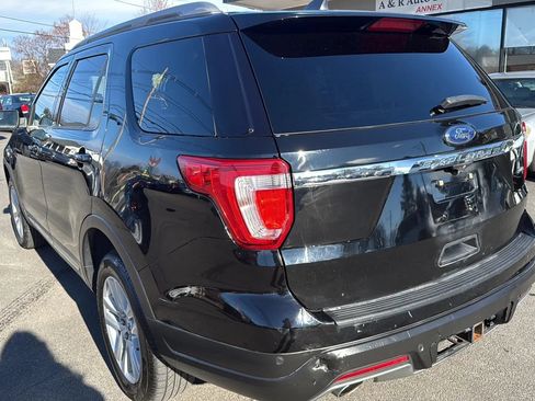 Used 2018 Ford Explorer XLT AWD/4WD image 5