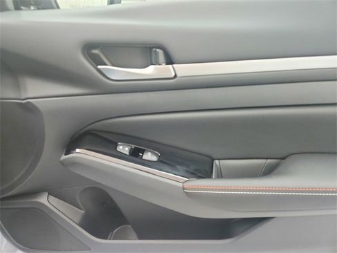 New 2025 Nissan Altima 2.5 SR w/ SR Premium Package image 39