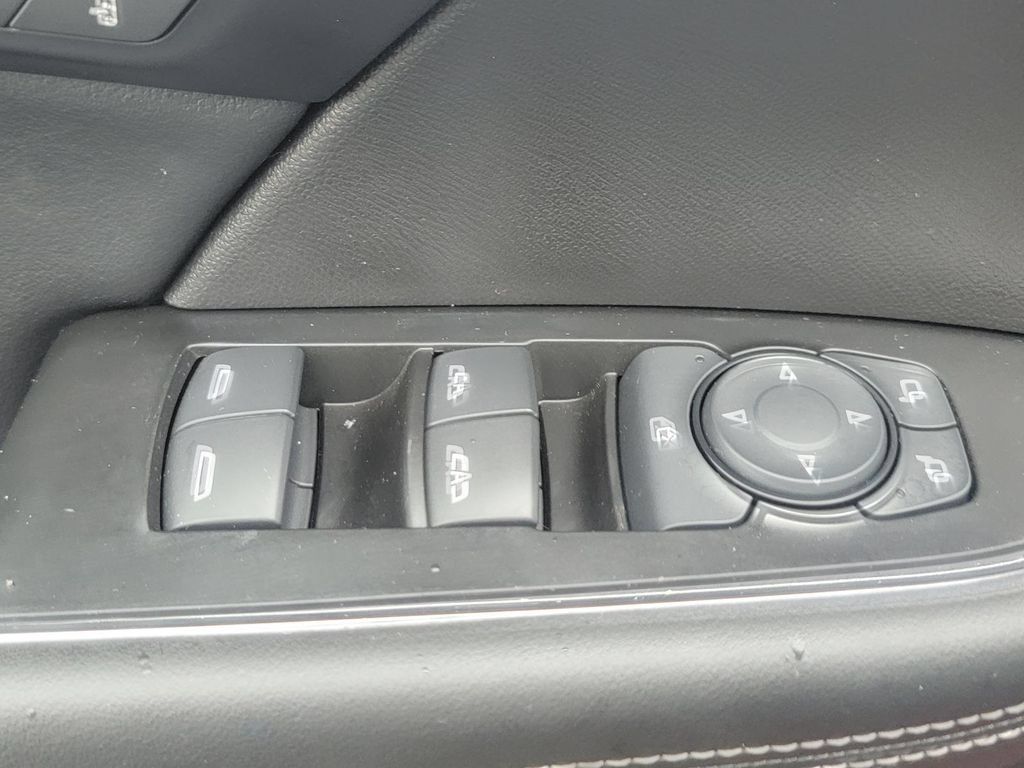 Used 2023 Buick Envision Essence FWD image 36