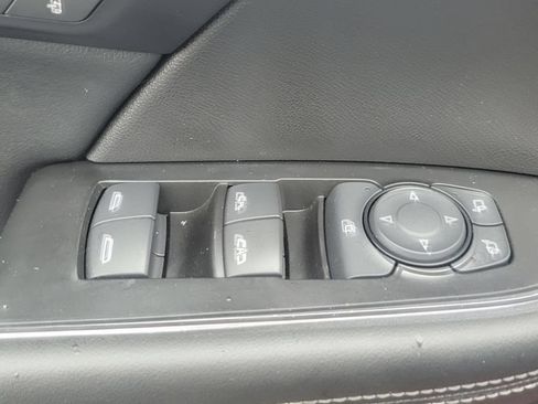 Used 2023 Buick Envision Essence FWD image 36