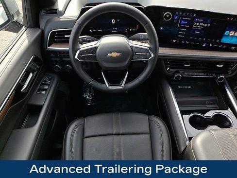 Used 2025 Chevrolet Tahoe High Country AWD/4WD image 3