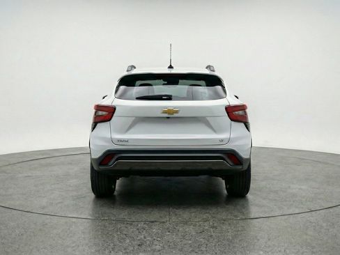 Used 2025 Chevrolet Trax LT w/ LT Convenience Package FWD image 7