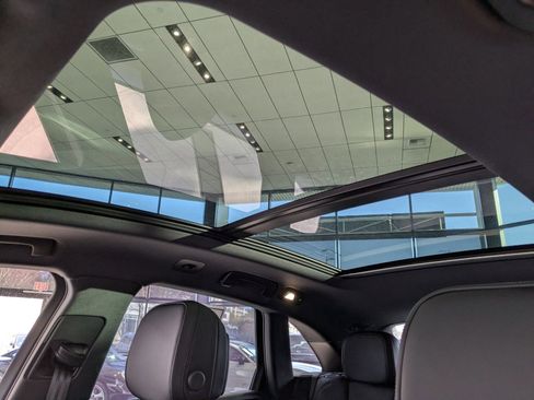 Used 2025 Porsche Macan image 26