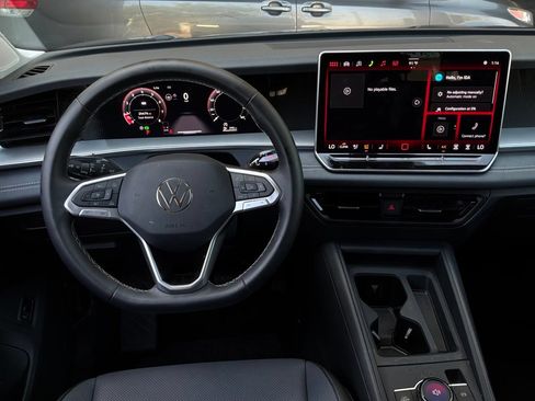 Used 2026 Volkswagen Tiguan SE FWD image 14