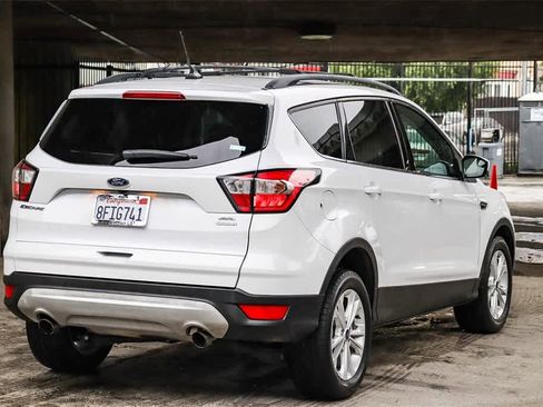 Used 2018 Ford Escape SEL image 4