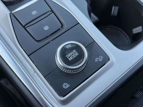 Used 2022 Ford Explorer XLT w/ Equipment Group 202A image 12