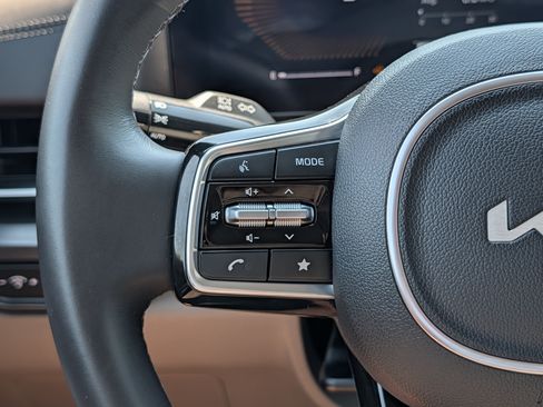 Certified 2026 Kia Carnival FWD image 31