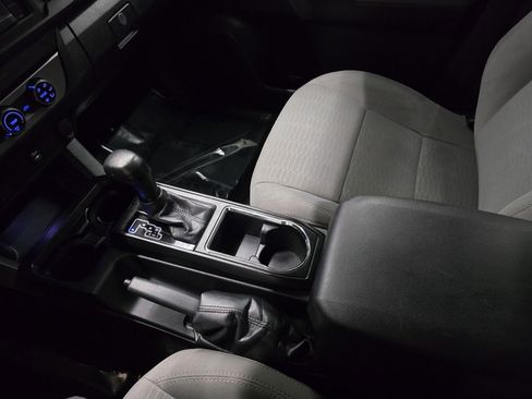 Used 2018 Toyota Tacoma SR image 24