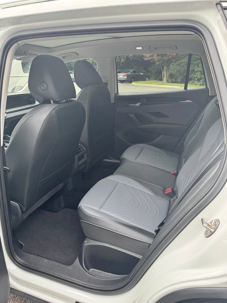 Used 2026 Volkswagen Tiguan SE w/ Panoramic Sunroof Package AWD/4WD image 19