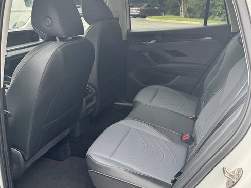 Used 2026 Volkswagen Tiguan SE w/ Panoramic Sunroof Package AWD/4WD image 19