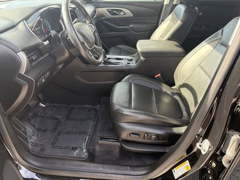 Used 2020 Chevrolet Traverse LT image 19