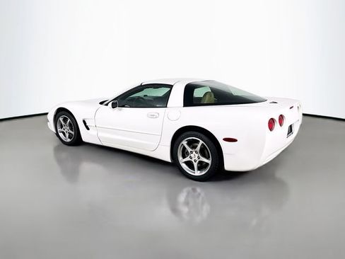 Used 2001 Chevrolet Corvette Coupe w/ Preferred Equipment Group1 RWD image 11