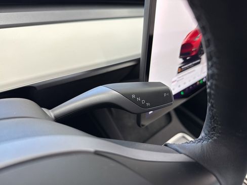 Used 2022 Tesla Model Y Long Range image 24