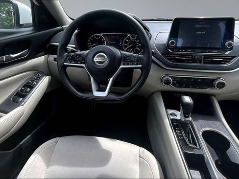 Used 2022 Nissan Altima 2.5 SV FWD image 8