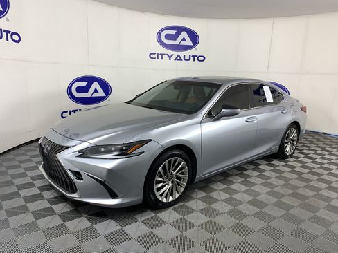 Used 2022 Lexus ES 300h Ultra Luxury w/ Accessory Package FWD image 7