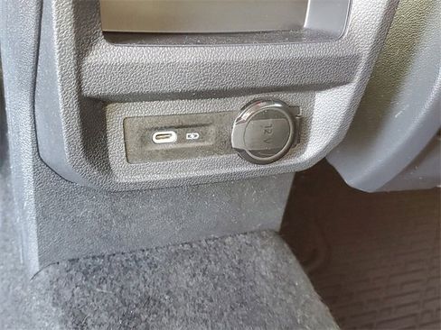 Certified 2024 Volkswagen Tiguan SE image 11