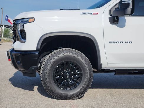New 2026 Chevrolet Silverado 2500 ZR2 AWD/4WD image 5