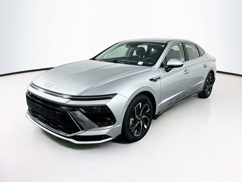 Used 2025 Hyundai Sonata SEL FWD image 3